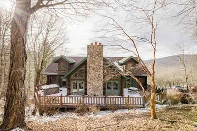 Image de Luxury 3 Bedroom Log Cabin in Snowshoe Resort’s Hawthorne Valley - Sleeps 8 - 10