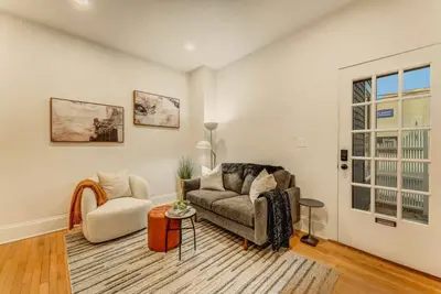 Image de Steps From Downtown Stroudsburg | 2br + Sleeps 4