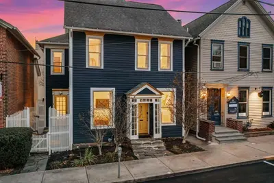 Image de Elegant Historic 5br Home in Downtown Stroudsburg