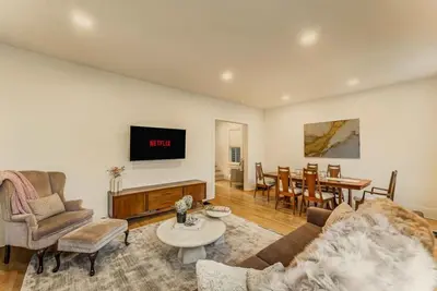 Image de Chic Retreat Downtown Stroudsburg | 3br+Sleeps 10