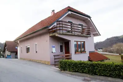Image de Relaxing Retreat with Hot Tub in Sevnica - Three Bedroom Apartment