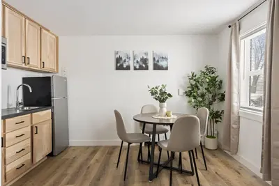 Image de Quaint Lakeview Getaway | Trails & Town at Your Doorstep