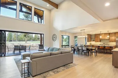 Image de Sleeps 16+ | 7 bed 7. 5 bath | Ev | Hot tub | Sharc