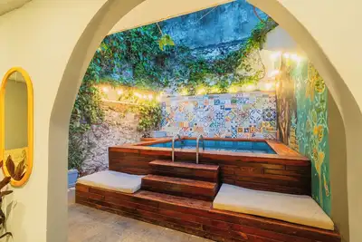 Image de Private Colonial House 8 Bedrooms with Pool