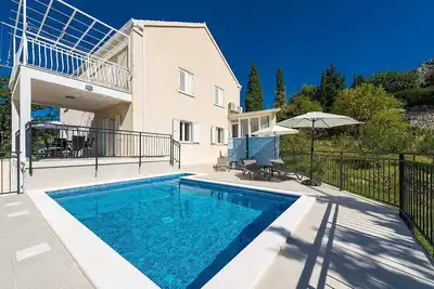 Image de Modern Villa, Private Pool, Sea Views in Quiet Area - Near to Beaches with Easy Access to Dubrovnik!