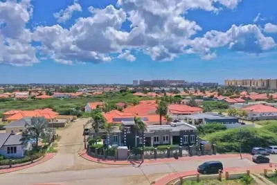 Image de Opal 90 · Luxurious 4-bedroom Getaway in Noord