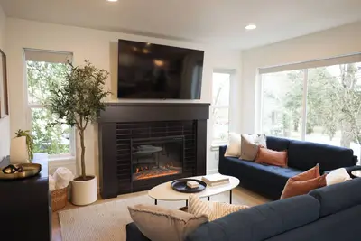 Image de Newly Remodeled | Luxury Home | Fireplace |Central