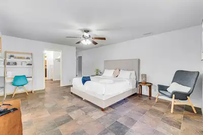 Image de Beautiful Austin Retreat | Pool |Large Backyard | Sleeps 10