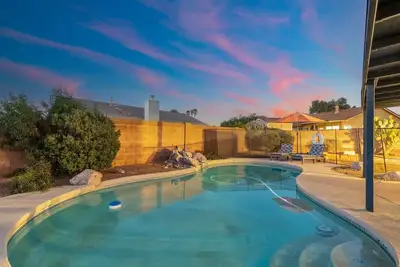 Image de Sparkling Pool | Grill | Backyard Lounge | Oro Valley