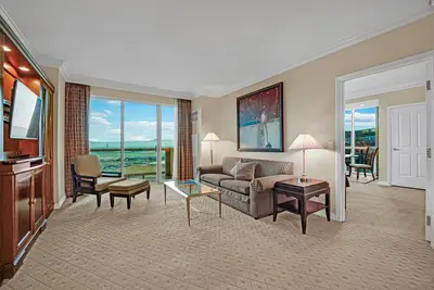 Image de Kintsugi Retreat-Condo-StripView-No Resort Fee