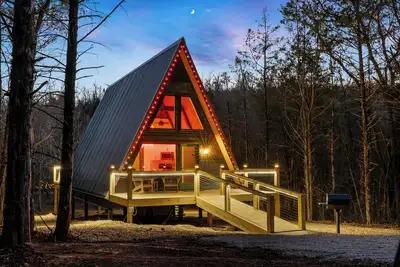 Image de New! 2-bedroom A-frame Cabin with Sauna, Hot Tub, & Creekfront