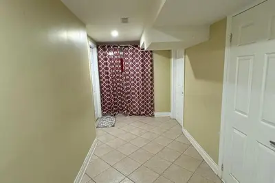 Image de Cozy Room in a Quiet Neighbourhood - walking distance to all that you need :)