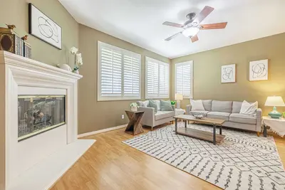 Image de Fenced Backyard for Pets|Garage Access|Cozy 5br|Month to Month available #42108