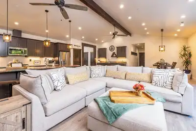 Image de The Oaks: Your Luxurious Murphys Retreat