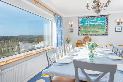 Image de Ty Gwyn, Holiday Cottage Manorbier, Sleeps 8, 4 bedrooms, bathrooms
