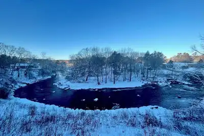 Image de Creative winter and spring on a river in Maine