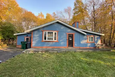 Image de Cozy Pocono Retreat w/ Game Room, Near Camelback, Skiing & More!