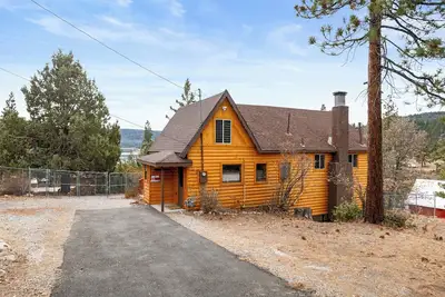 Image de The Fawnskin Hideaway+ Huge Backyard + Bbq/Patio!