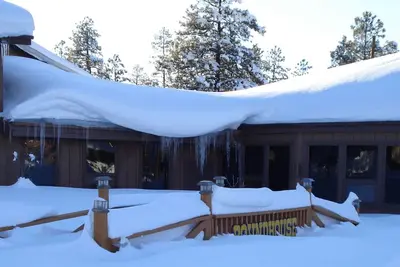 Image de Cozy family friendly lodge with WiFi, indoor pool and spa in charming Pinetop