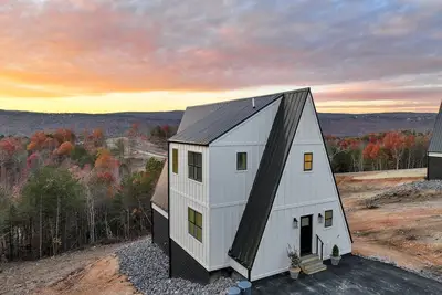 Image de New Alpine A-Frames | 6 Cabins W/Views | Sleeps 60