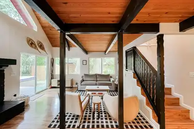 Image de Miley's Mountain House-- 25 min from Stevens Pass, creek side firepit, hot tub