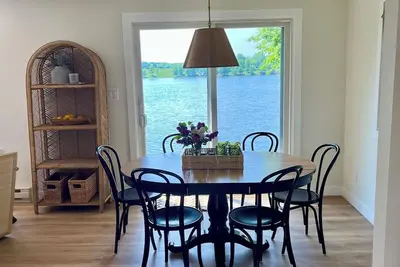 Image de Renovated 2-bedroom lake home on private lake minutes from countless amenities