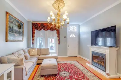 Image de 1 Mi to Dtwn: Townhome w/ Patio in Baltimore!