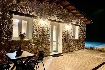 Charming 2-bedroom country house in marvelous Avola with Ac, WiFi