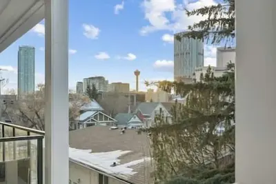 Image de King Bed | Mins to Saddledome | Cgy Tower Views