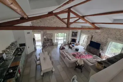 Image de Villa privée à Montaud : Élégance et Tranquillité