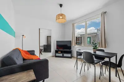 Image de Charming 2-Bedroom Apartment Steps from the Beach