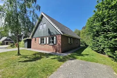Image de Spacious bungalow with open kitchen, terrace, 6 bedrooms and 2 bathrooms
