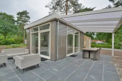 Image de Luxury and relaxation in the Boterbloem Wellness Chalet