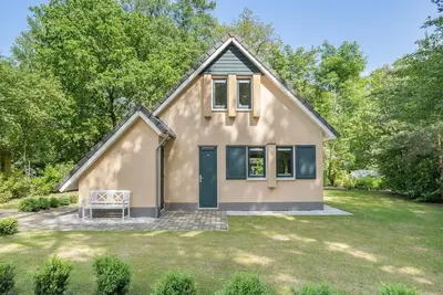Image de Detached bungalow with terrace in beautiful Drenthe.