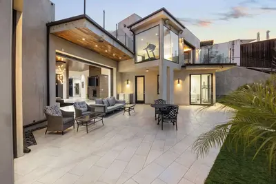 Image de Hollywood Hills 4br | Rooftop by Colby & Conrad