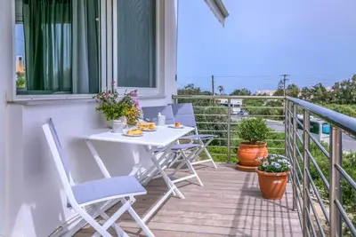 Image de Spacious apartment with balcony just a few minutes from the beach