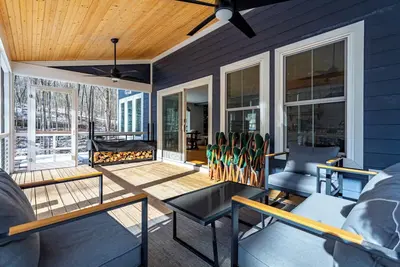 Image de Maple House: 25 Min to Big Bear Mtn+Cozy Fireplace