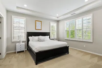 Charming and Stylish 3 Bedroom End Unit Townhouse Awaits Your Arrival #25