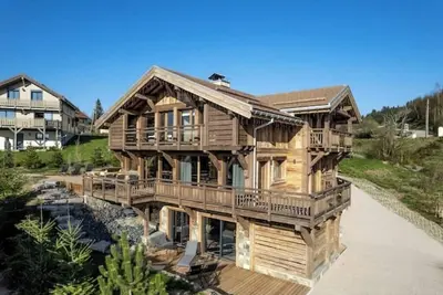 Image de Chalet La Vallée Cerena - Piscine - Sauna