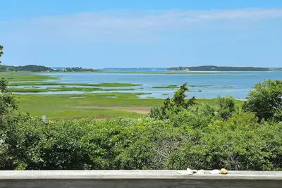 Image de New Listing! 3bd Cape--Loagy Bay Views, A/C, Screen Porch, Deck & Outdoor Shower