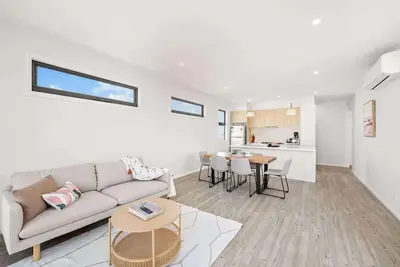 Image de Coastal Lifestyle in Modern 3br Rosebud Townhouse