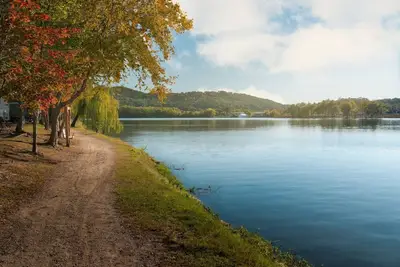 Image de The Lily at River Rocks Landing
