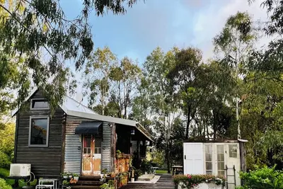 Image de Romantic Cabin for two, nestled in farmland. Valley views, sunsets and wildlife.