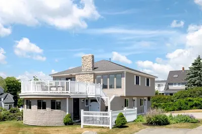 Stunning York Beach Home Away From Home with Ocean Views- short walk to beaches!