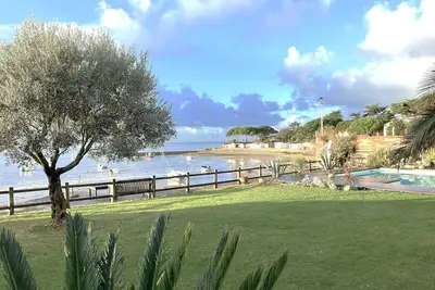 Image de Villa \"les pieds dans l'eau\" La Rochelle sud pour 10 personnes