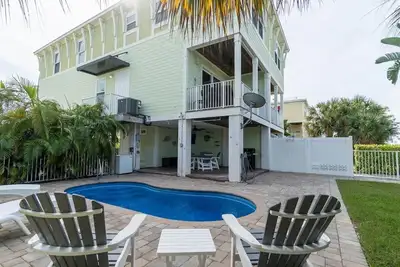 Adventures in Sombrero ~ Pet Friendly, Private Pool, 26' Dock