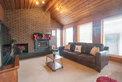 Image de Cozy Cabin w/ Sauna in the City, Wem 8 mins, Downtown 10 mins, Free Wifi