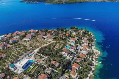Image de New! Villa Paloma Blanca with private heated pool, a Jacuzzi, Finnish Sauna, and Gym, 100m from the beach
