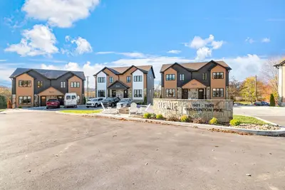 Image de Charming 3-bedroom townhome in Powell with a fresh coastal vibe!