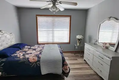 Image de Cozy & Spacious 4-bedroom house with large backyard w/private fence in Lafayette